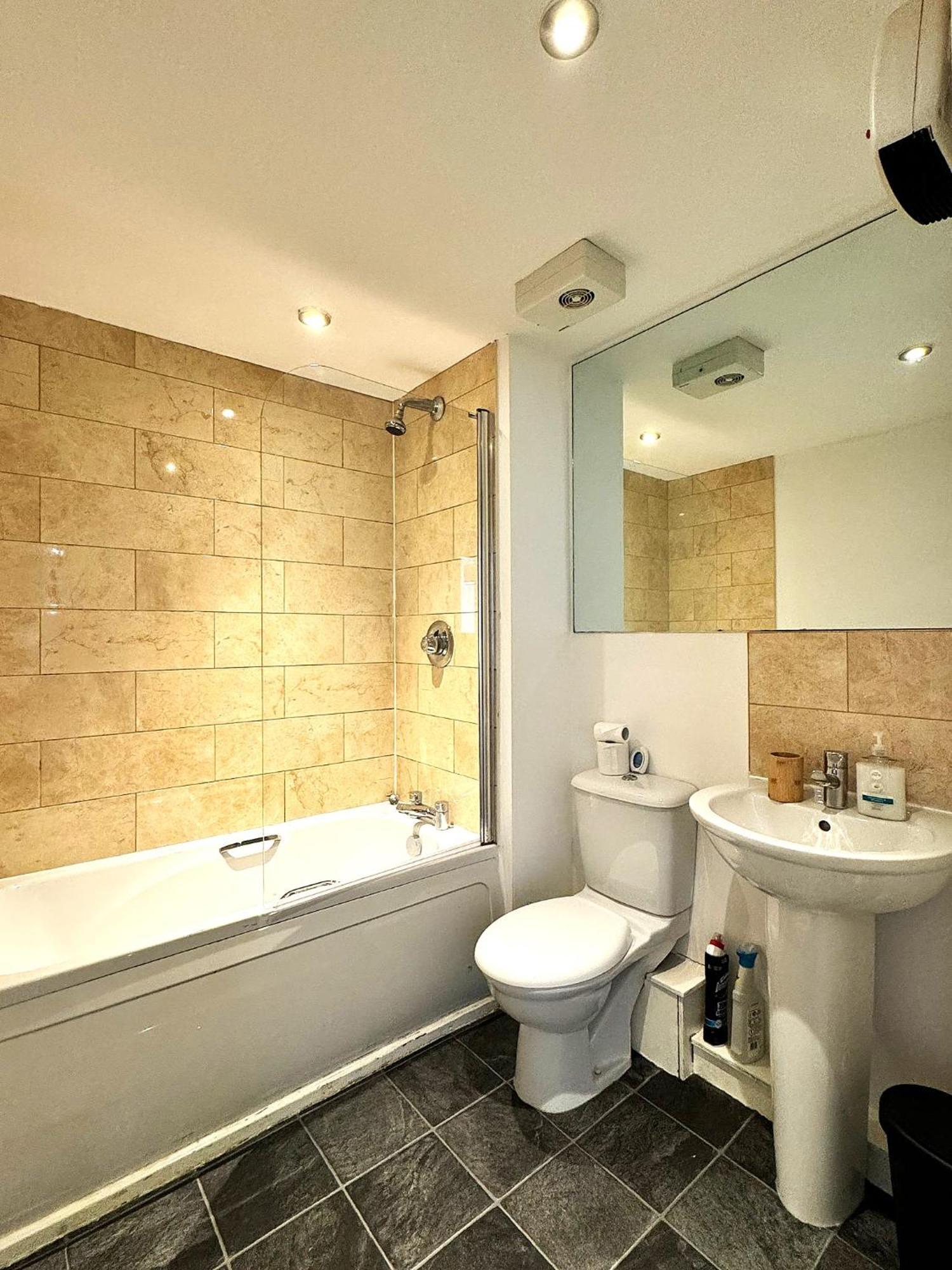 2 Bed Ensuite With Balcony And Free Onsite Secure Parking Mánchester Exterior foto